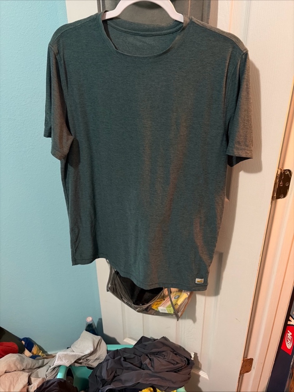 Vuori Short Sleeve Crew Tee in Teal Green